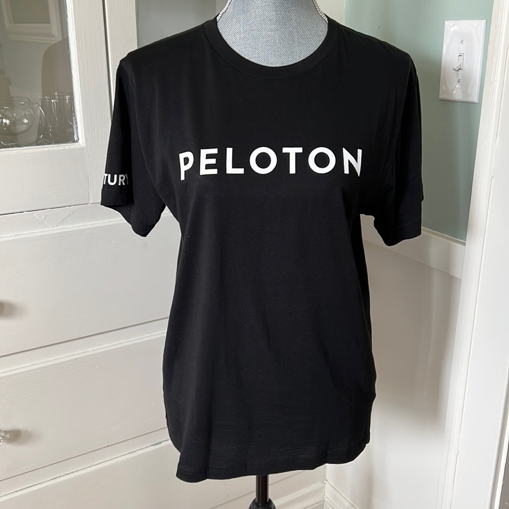 Peloton unisex century club black fitted T Small